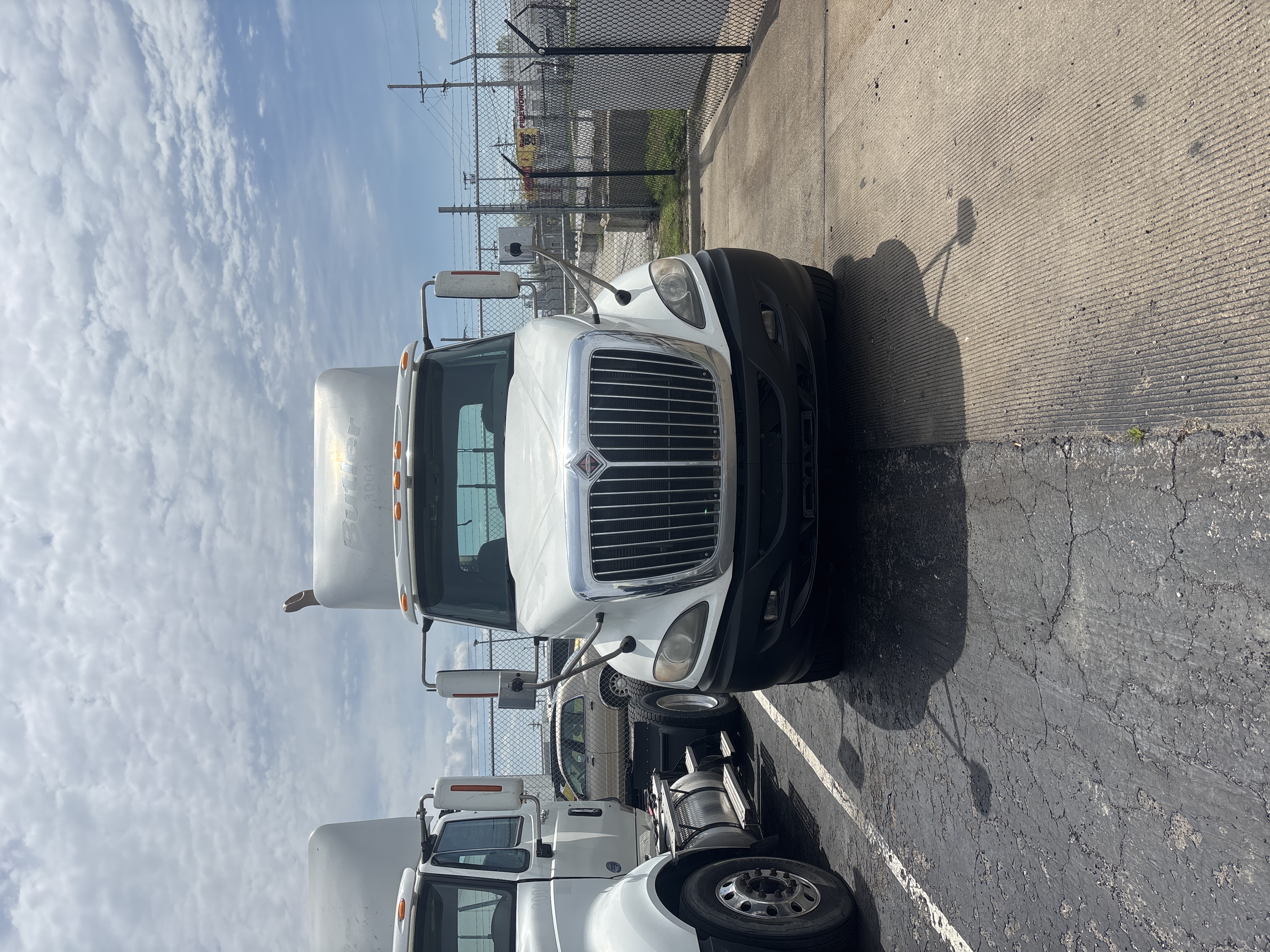 2010 International - image 8