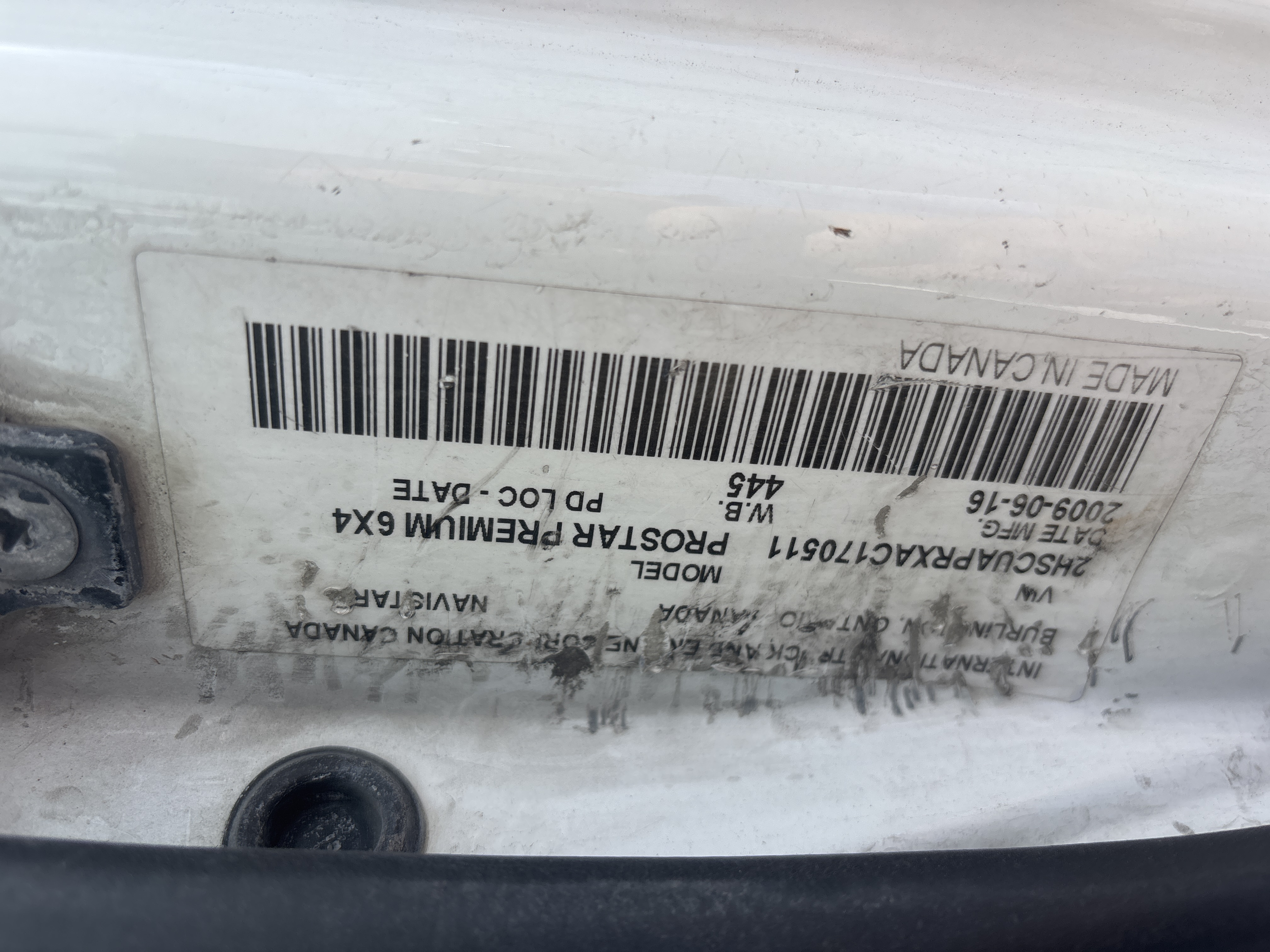 2010 International - image 11